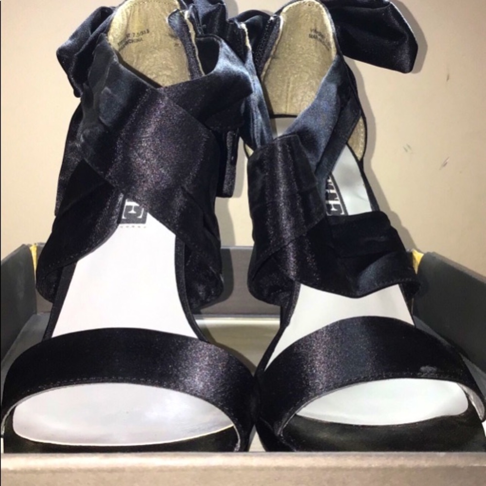 **AUTHENTIC** Vera Wang White Collection Black High Heel Sandal with Bow
